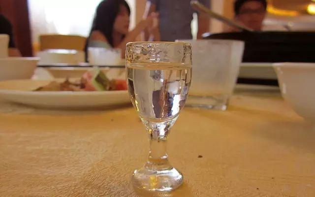 酒桌上谨记“三个要、四不语、五禁忌”(图1)